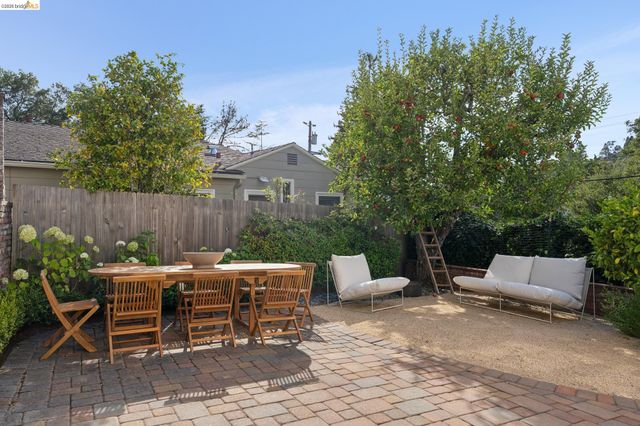 6200 Aspinwall Rd, Oakland, CA 94611
