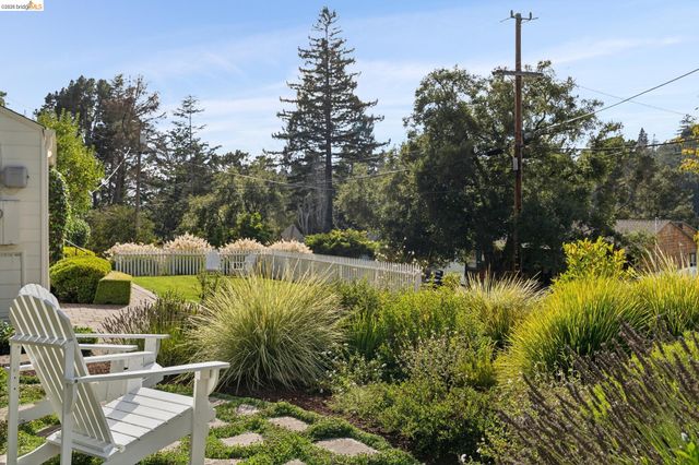 6200 Aspinwall Rd, Oakland, CA 94611