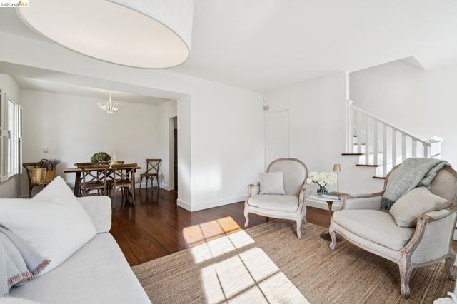 6200 Aspinwall Rd, Oakland, CA 94611