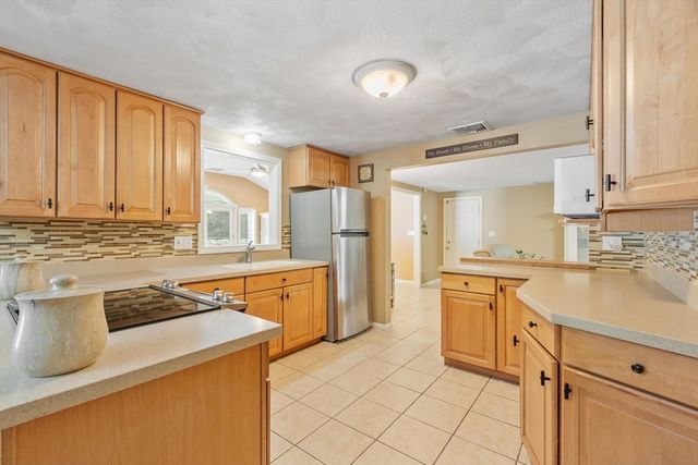9 Brookbridge Rd, Peabody, MA 01960