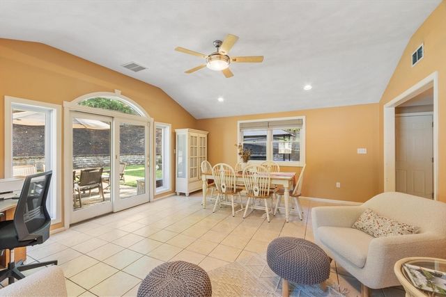 9 Brookbridge Rd, Peabody, MA 01960