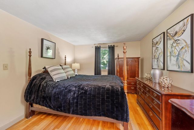 9 Brookbridge Rd, Peabody, MA 01960