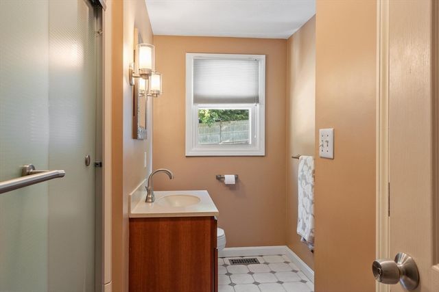 9 Brookbridge Rd, Peabody, MA 01960