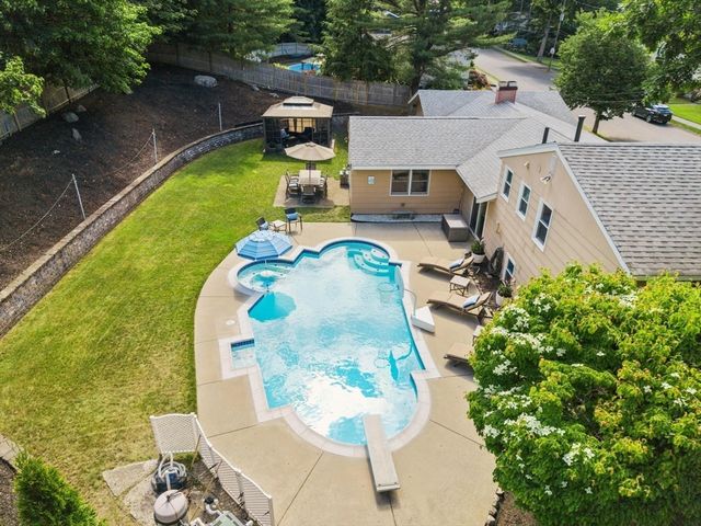 9 Brookbridge Rd, Peabody, MA 01960