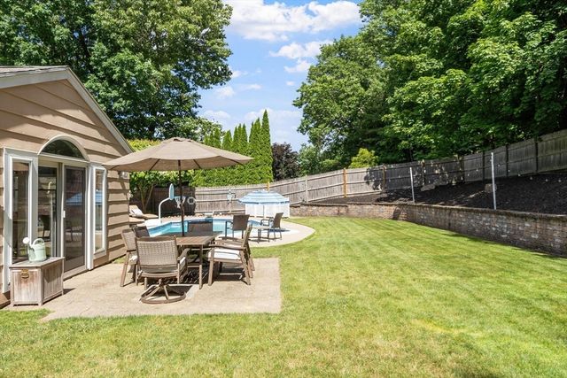 9 Brookbridge Rd, Peabody, MA 01960