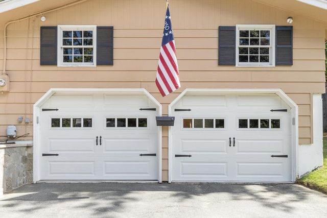 9 Brookbridge Rd, Peabody, MA 01960