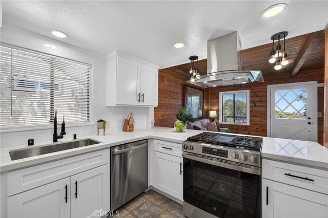27067 Overlook Lane, Lake Arrowhead, CA 92352
