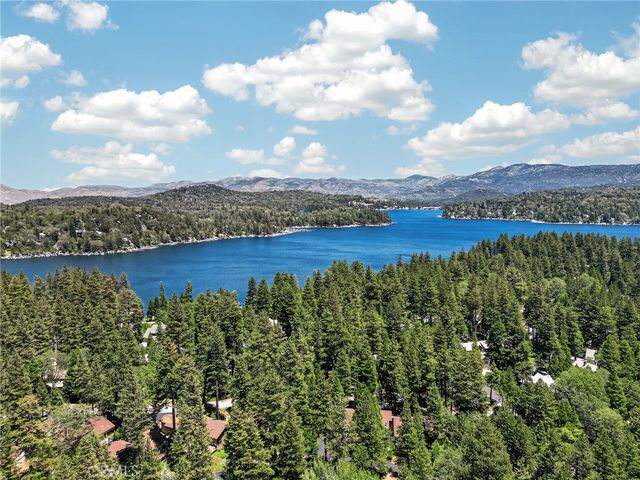 27067 Overlook Lane, Lake Arrowhead, CA 92352