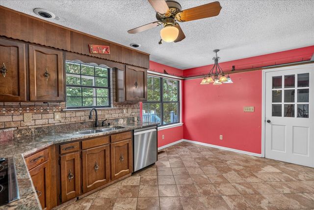6613 White Sands Lane, Hixson, TN 37343