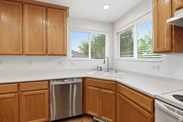 3674 W ELK VALLEY LN, South Jordan, UT 84009