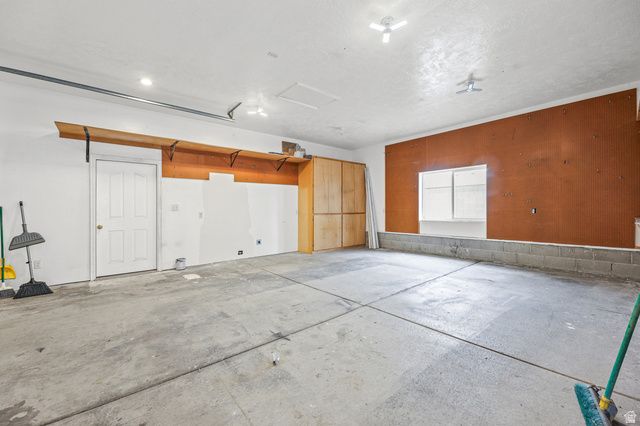 3674 W ELK VALLEY LN, South Jordan, UT 84009