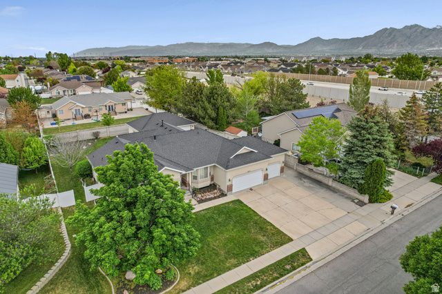 3674 W ELK VALLEY LN, South Jordan, UT 84009