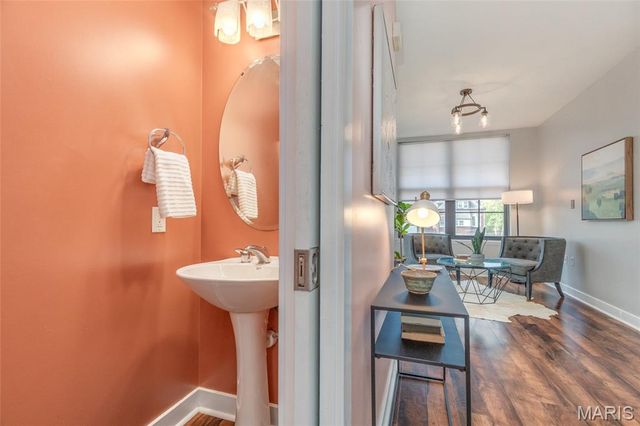 4256 Olive Street 4256, St Louis, MO 63108