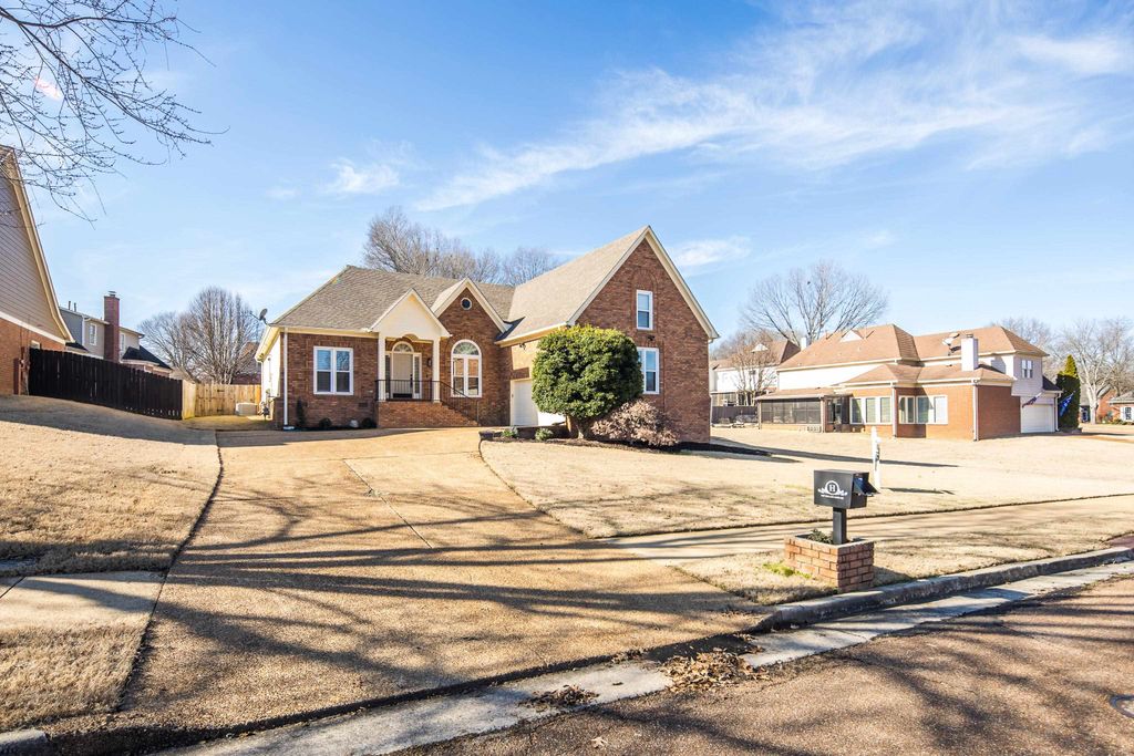 939 FALLEN OAKS DR, Collierville, TN 38017