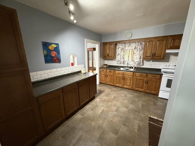 942 11th Street, Monroe, WI 53566