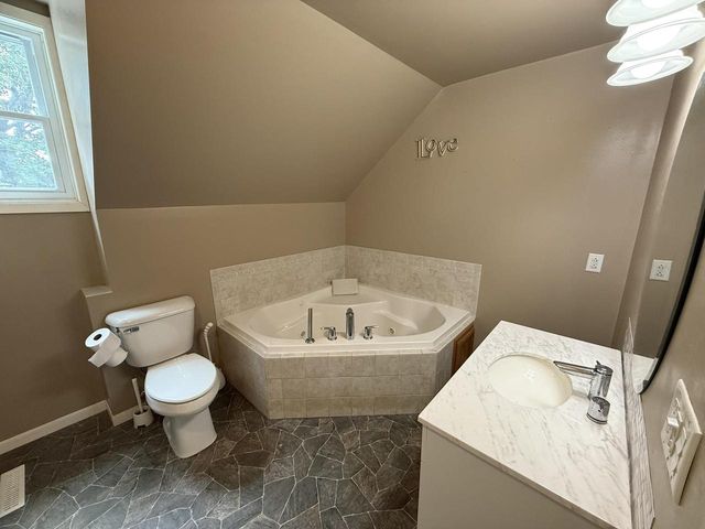 942 11th Street, Monroe, WI 53566