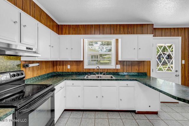 14137 Dundeewood Road, Biloxi, MS 39532