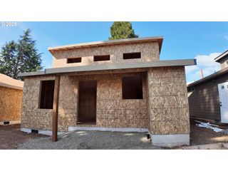 12288 Meadowlawn Dr, Oregon City, OR 97045