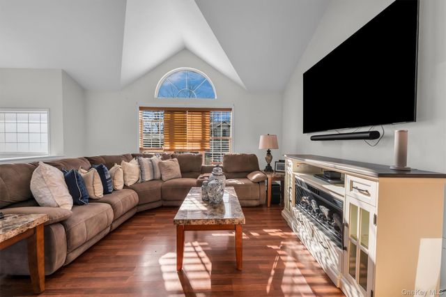 19 Summit, Farmingville, NY 11738