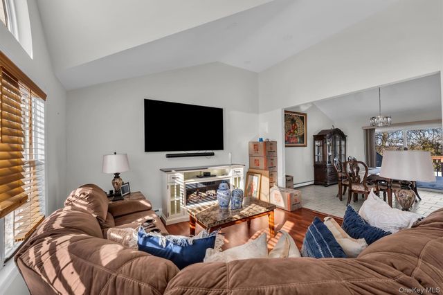 19 Summit, Farmingville, NY 11738