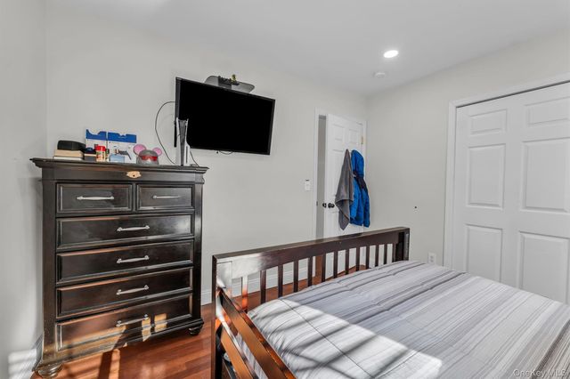 19 Summit, Farmingville, NY 11738