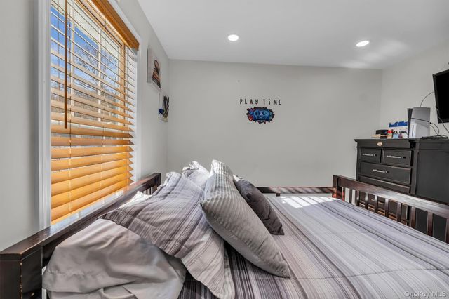 19 Summit, Farmingville, NY 11738