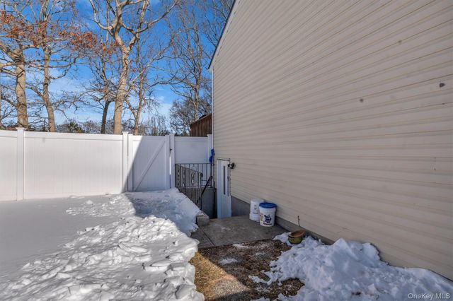 19 Summit, Farmingville, NY 11738