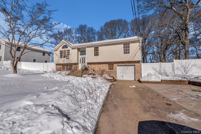 19 Summit, Farmingville, NY 11738