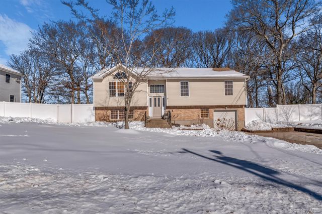 19 Summit, Farmingville, NY 11738