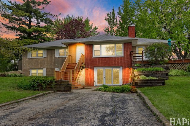 654 Harvard Avenue, Barrington, IL 60010