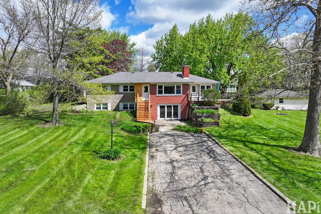 654 Harvard Avenue, Barrington, IL 60010