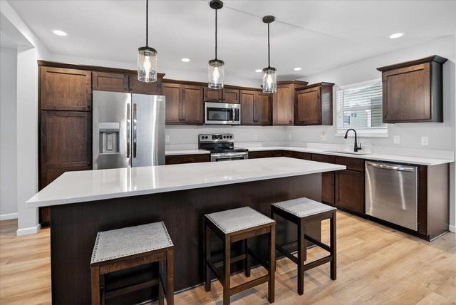 2135 Autumn Lake Parkway, Madison, WI 53718