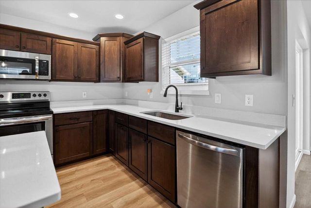 2135 Autumn Lake Parkway, Madison, WI 53718