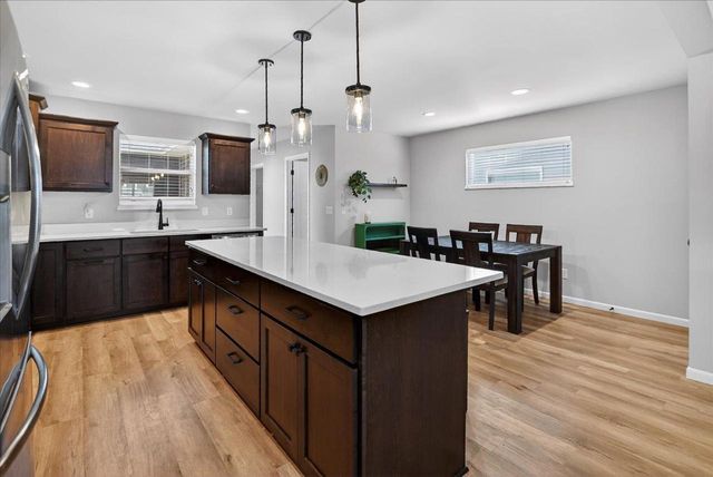 2135 Autumn Lake Parkway, Madison, WI 53718