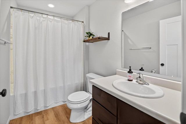 2135 Autumn Lake Parkway, Madison, WI 53718