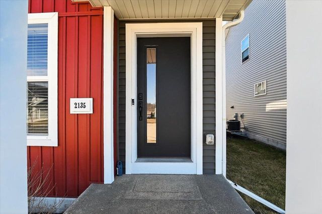 2135 Autumn Lake Parkway, Madison, WI 53718