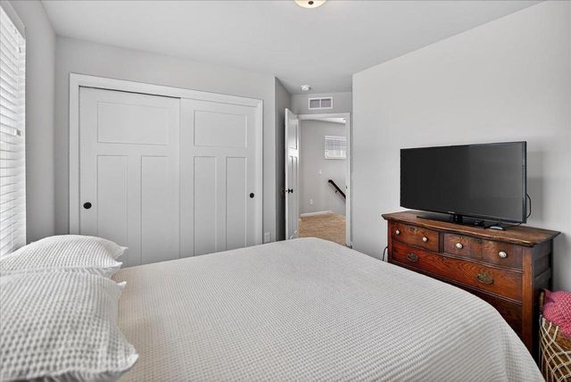 2135 Autumn Lake Parkway, Madison, WI 53718