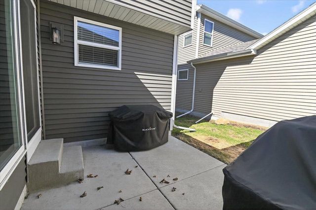 2135 Autumn Lake Parkway, Madison, WI 53718