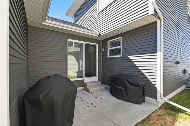 2135 Autumn Lake Parkway, Madison, WI 53718