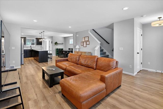 2135 Autumn Lake Parkway, Madison, WI 53718