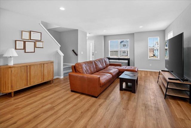 2135 Autumn Lake Parkway, Madison, WI 53718