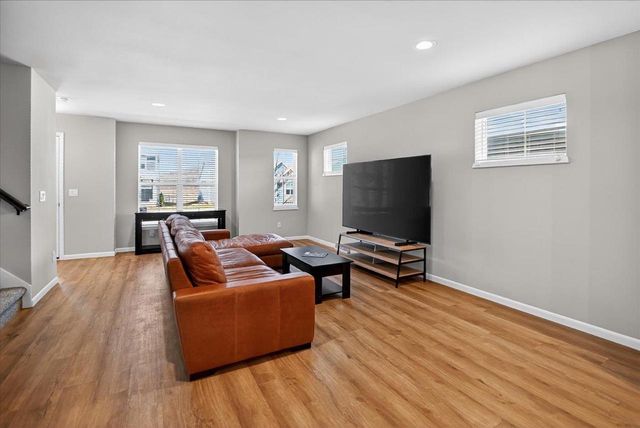 2135 Autumn Lake Parkway, Madison, WI 53718