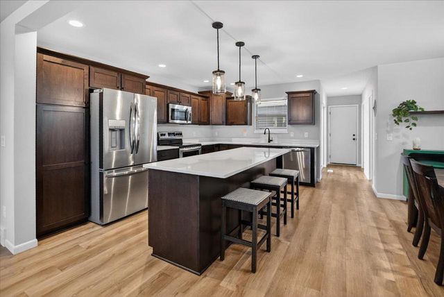 2135 Autumn Lake Parkway, Madison, WI 53718