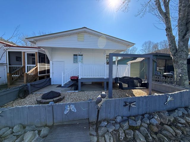 4205 River Bank Run, Hiawassee, GA 30546