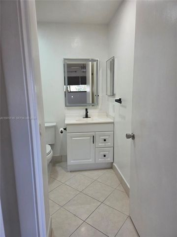 9842 Belfort Cir 214A4, Tamarac, FL 33321