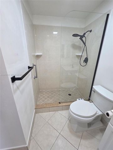 9842 Belfort Cir 214A4, Tamarac, FL 33321