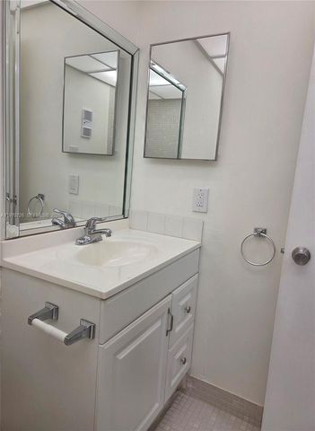 9842 Belfort Cir 214A4, Tamarac, FL 33321