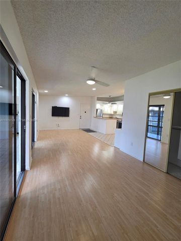 9842 Belfort Cir 214A4, Tamarac, FL 33321