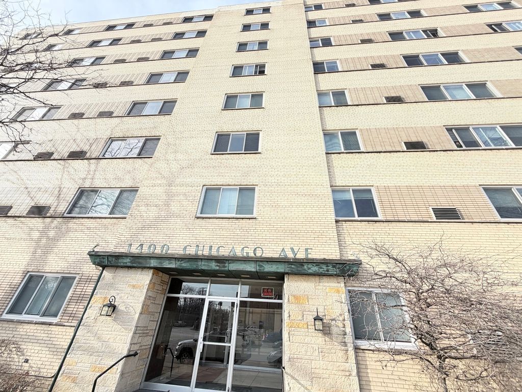 1400 chicago Avenue 105, Evanston, IL 60201