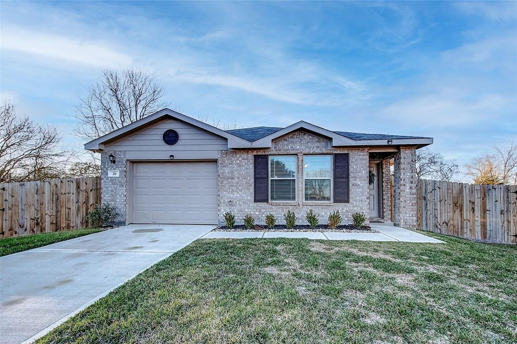20 Carol Court, Brookshire, TX 77423